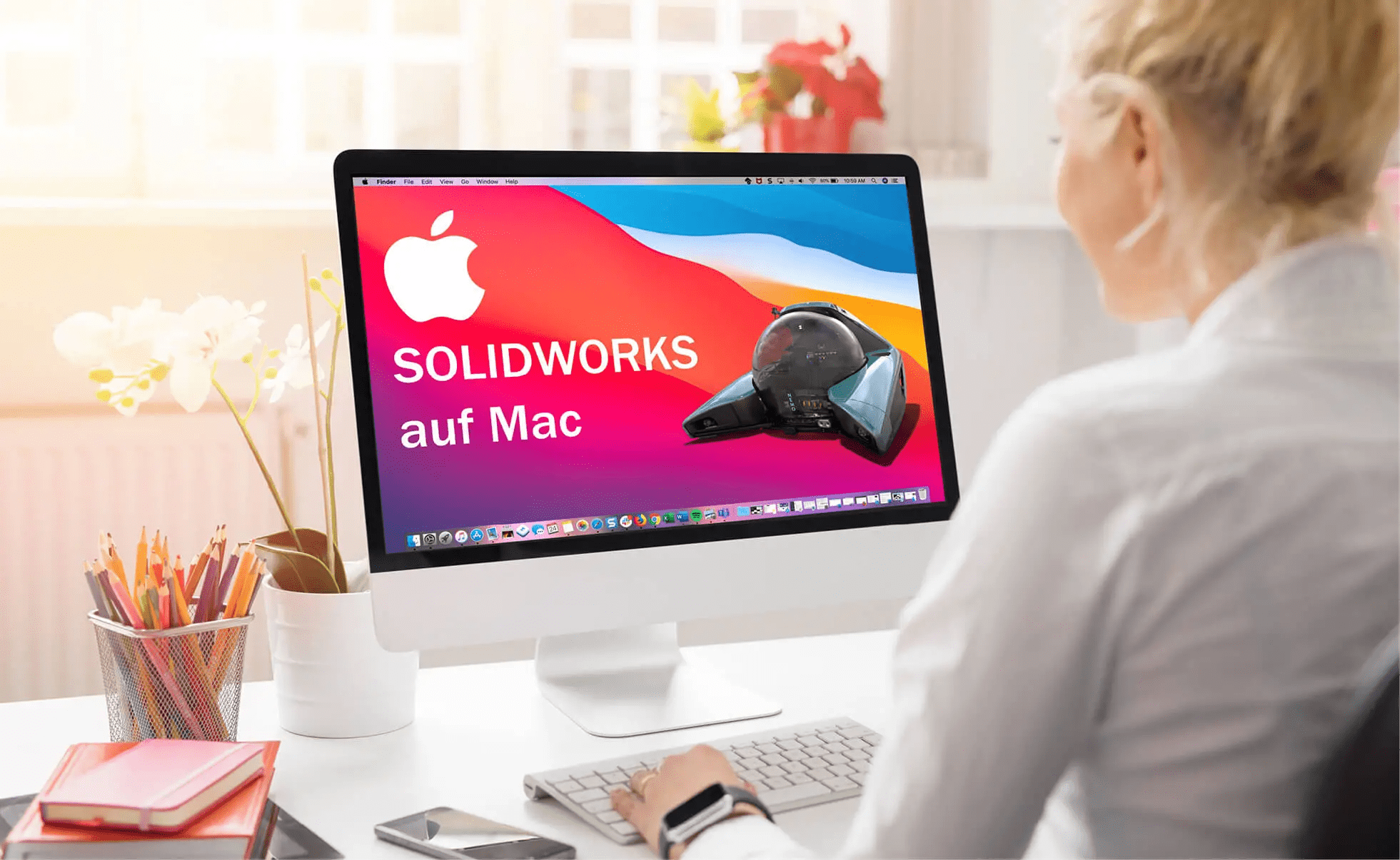 Frau sitzt vor Mac Rechner mit Solidworks-min