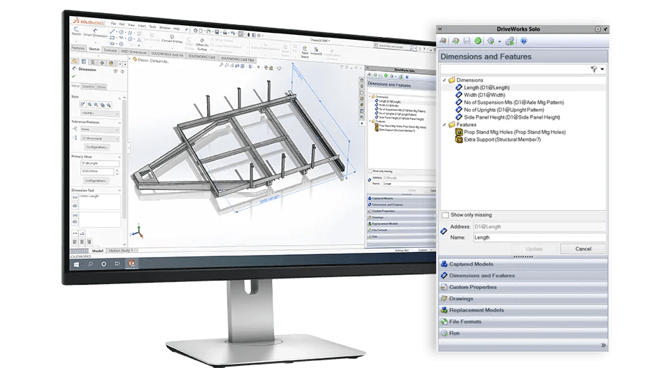 Ein Mann arbeitet an einem CAD-System mit Fokus auf Automatisierungsprozesse