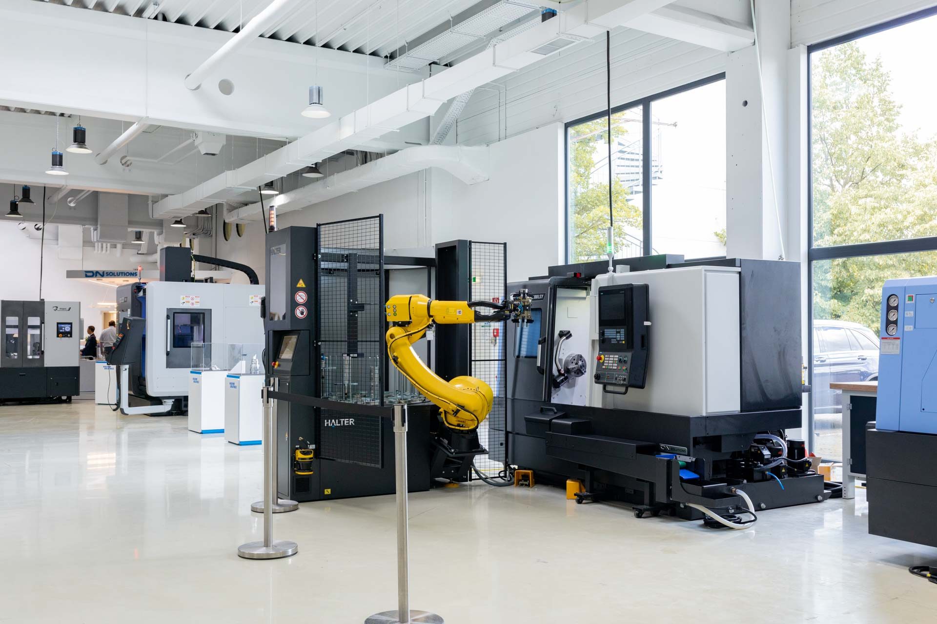Automatisierte Dreh-Fräs-Zelle zur Programmierung und Fertigung komplexer Bauteile